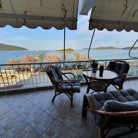 Θέα Μπροστά Στη Θάλασσα Apartment Nea Peramos  Exterior photo
