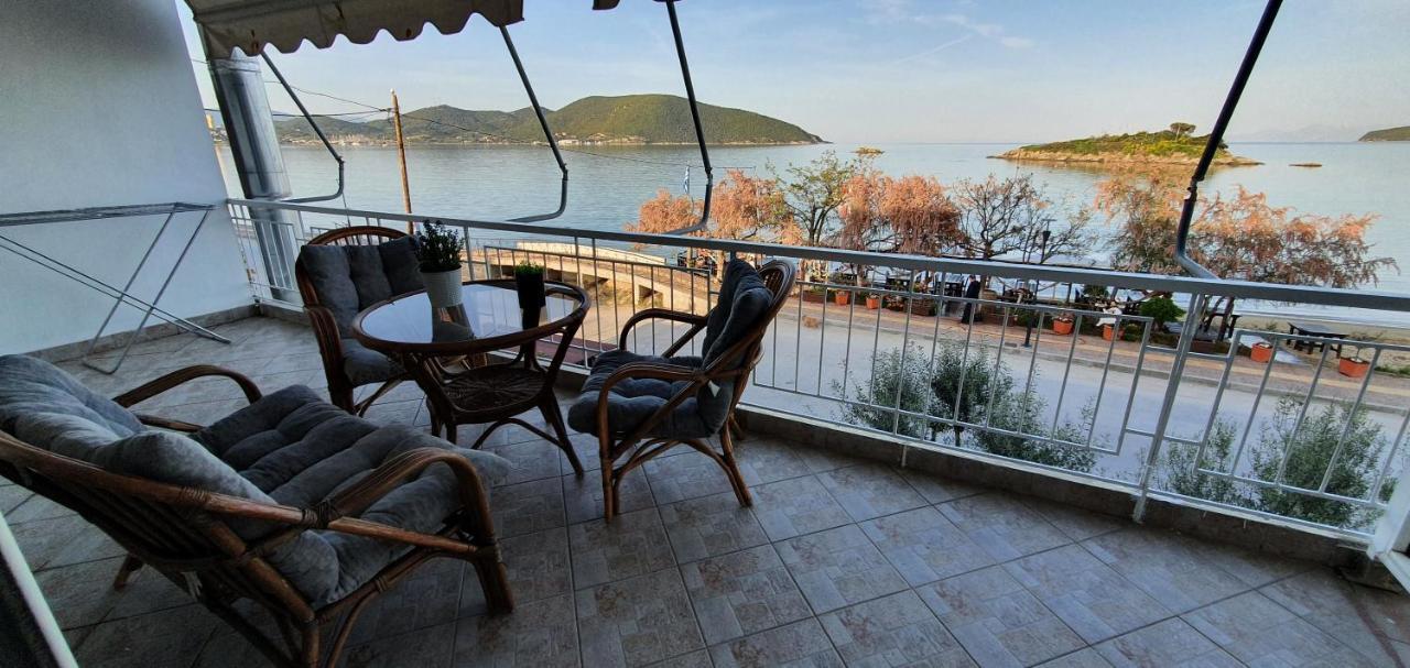 Θέα Μπροστά Στη Θάλασσα Apartment Nea Peramos  Exterior photo
